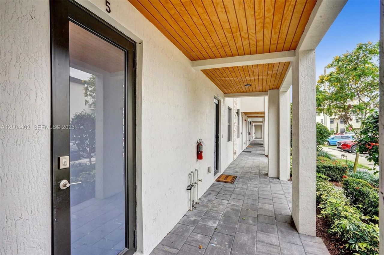 10437 NW 82nd St , Unit 5, Doral, FL 33178 Photo
