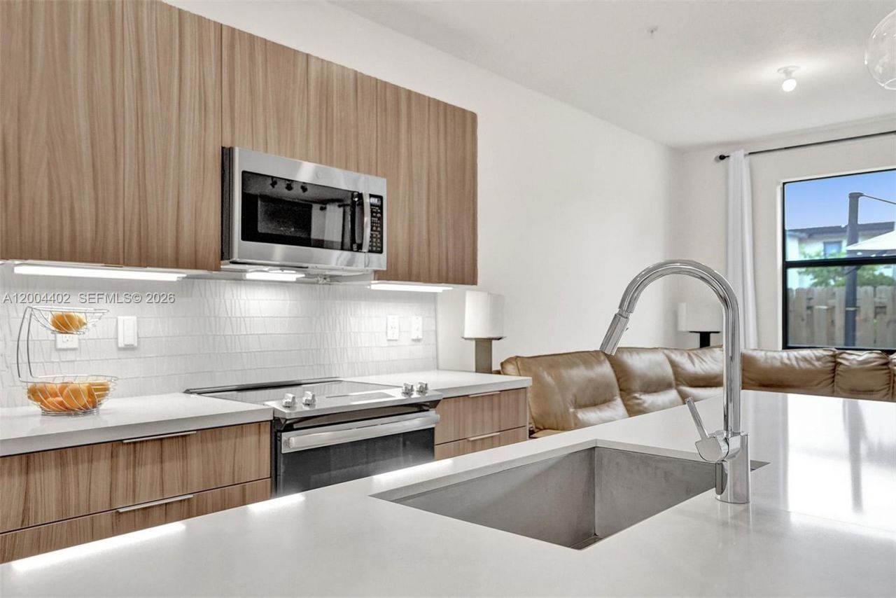10437 NW 82nd St , Unit 5, Doral, FL 33178 Photo