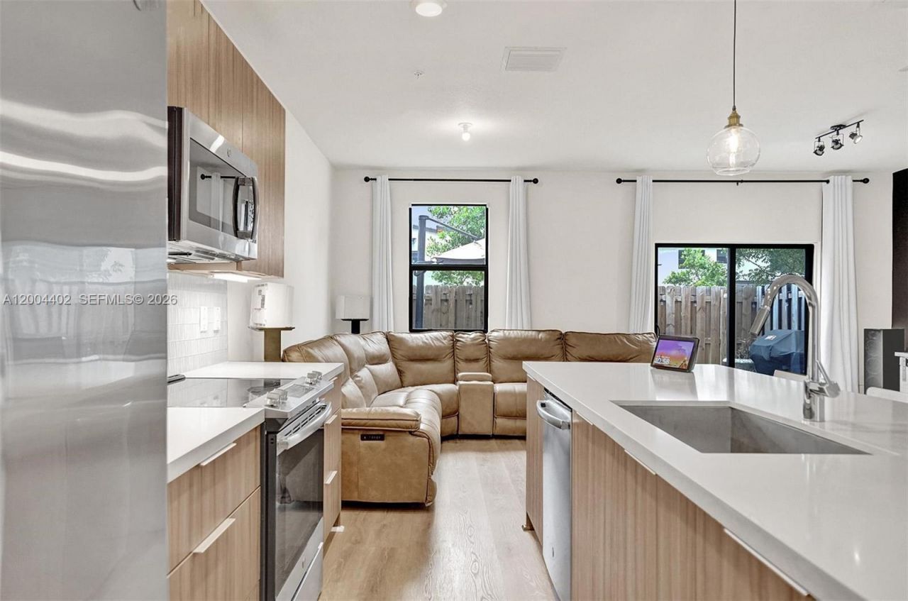 10437 NW 82nd St , Unit 5, Doral, FL 33178 Photo
