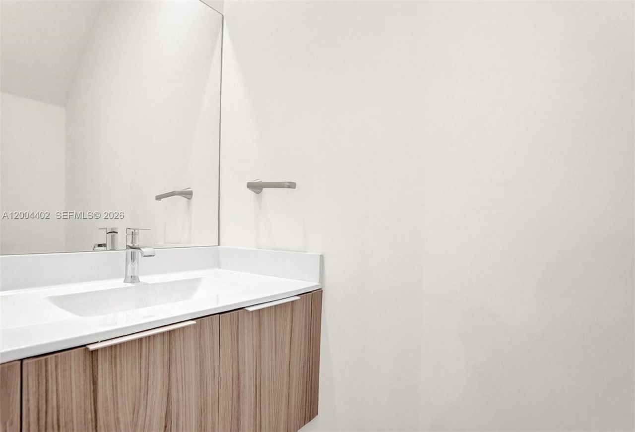 10437 NW 82nd St , Unit 5, Doral, FL 33178 Photo