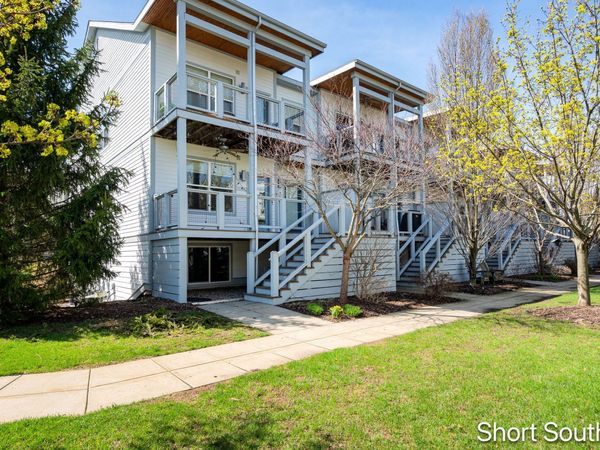 2090 Celadon Drive NE, Grand Rapids, MI 49525