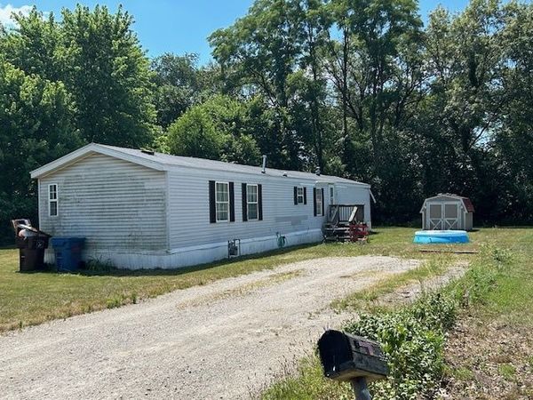 745 E Mary Lane , Godley, IL 60407