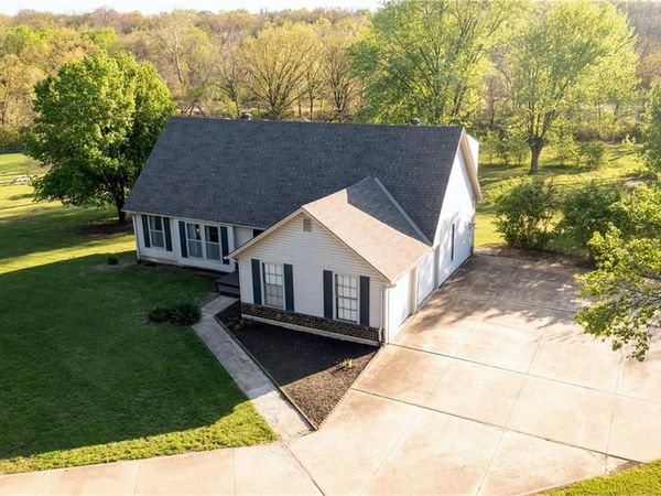 8936 Millstone Drive, Lenexa, KS 66220