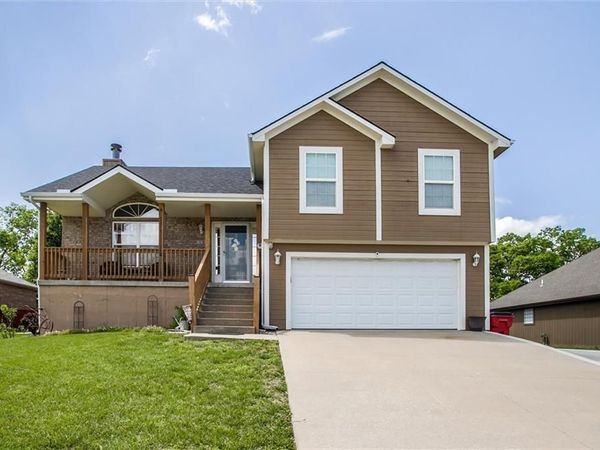 706 SW Bobcat Drive, Oak Grove, MO 64075