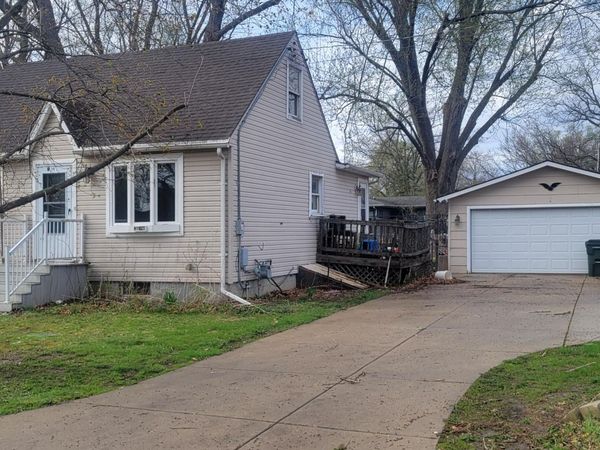 1390 W Greenview Rd, Bloomfield, WI 53128