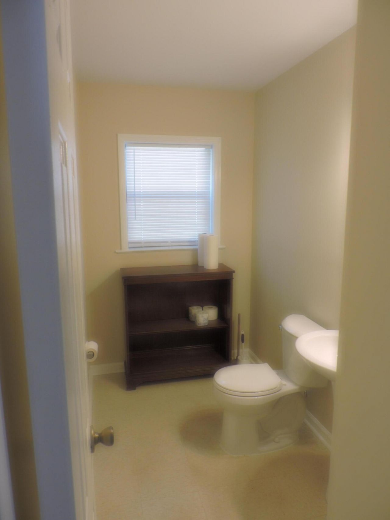 5453 Paulson Street  Photo 15