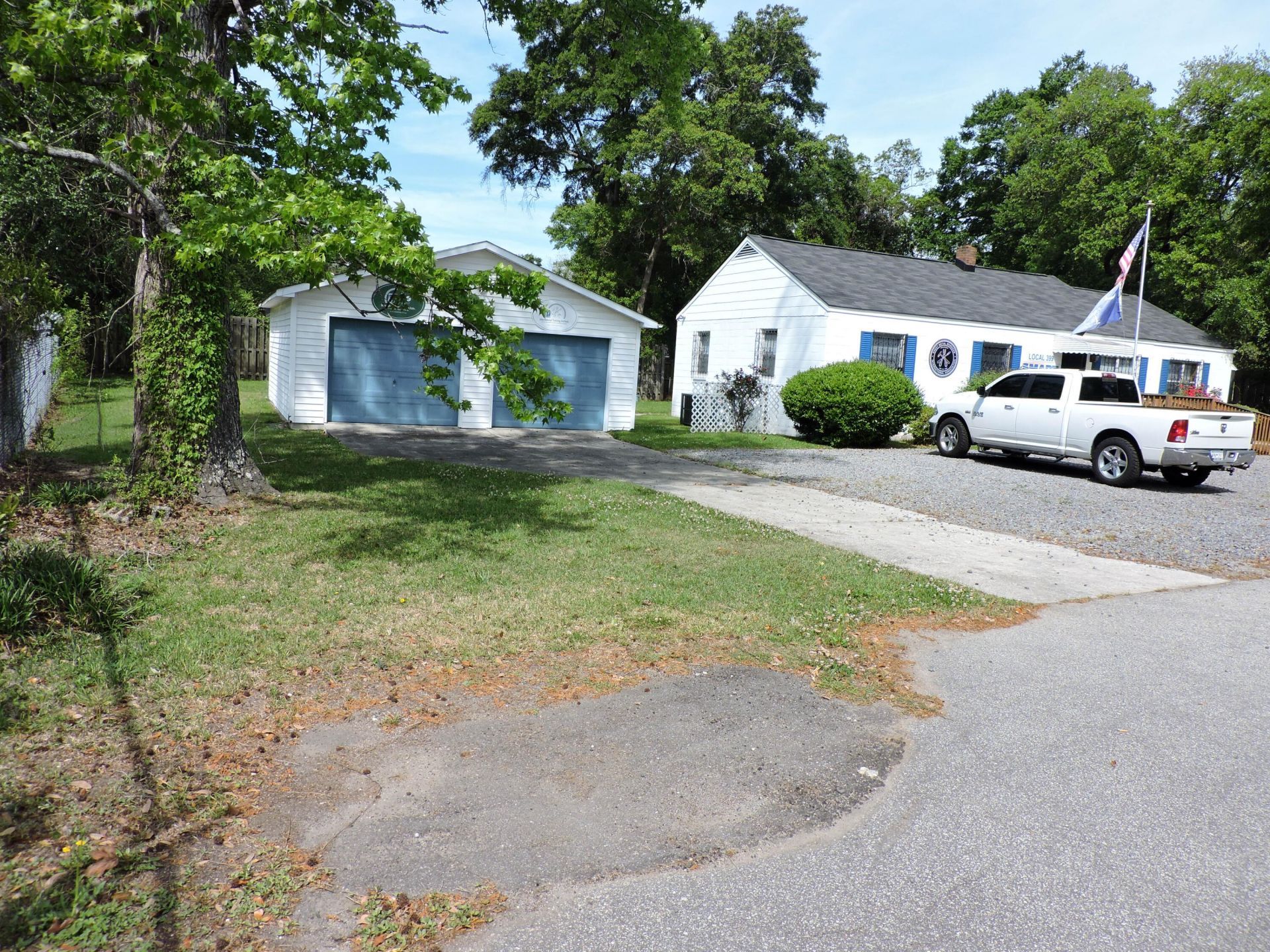 5453 Paulson Street Photo 2