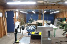 5453 Paulson Street  photo 4