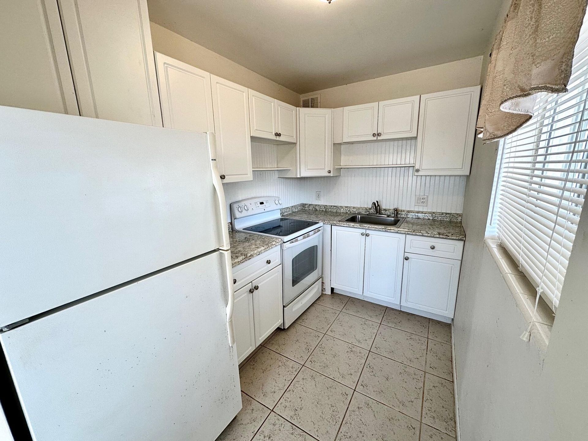 2880 Lake Osborne Drive, Unit 210, Lake Worth Beach, FL 33461 Photo