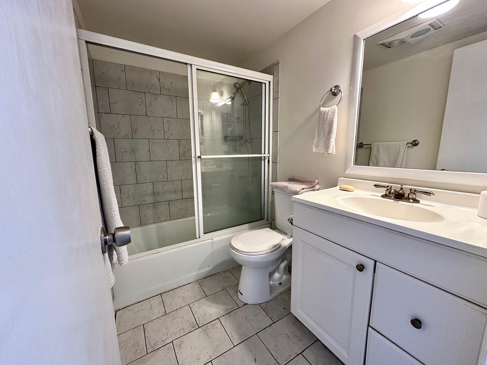 2880 Lake Osborne Drive, Unit 210, Lake Worth Beach, FL 33461 Photo