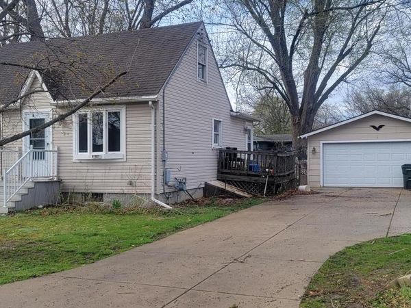 1390 W Greenview ROAD, Genoa City, WI 53128