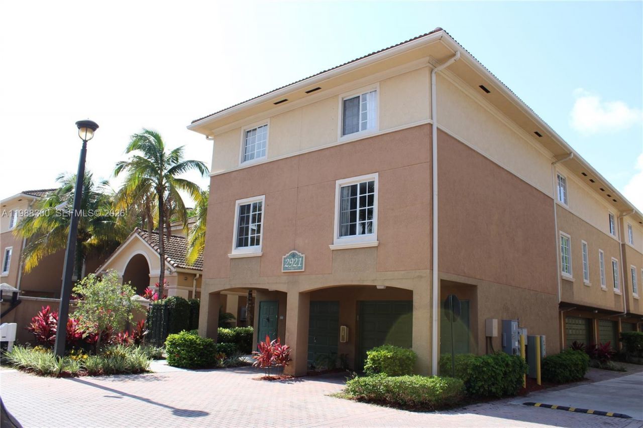 2921 NE 185th St, Unit 1202, Aventura, FL 33180 Photo