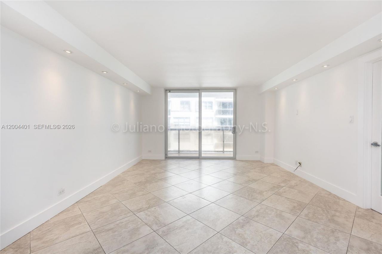 6039 Collins Ave , Unit 1415, Miami Beach, FL 33140 Photo