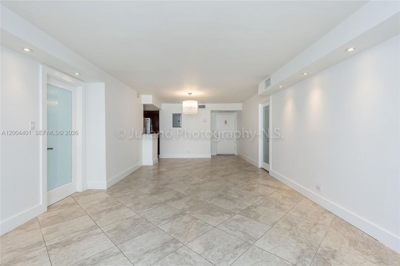 6039 Collins Ave , Unit 1415, Miami Beach, FL 33140 Photo