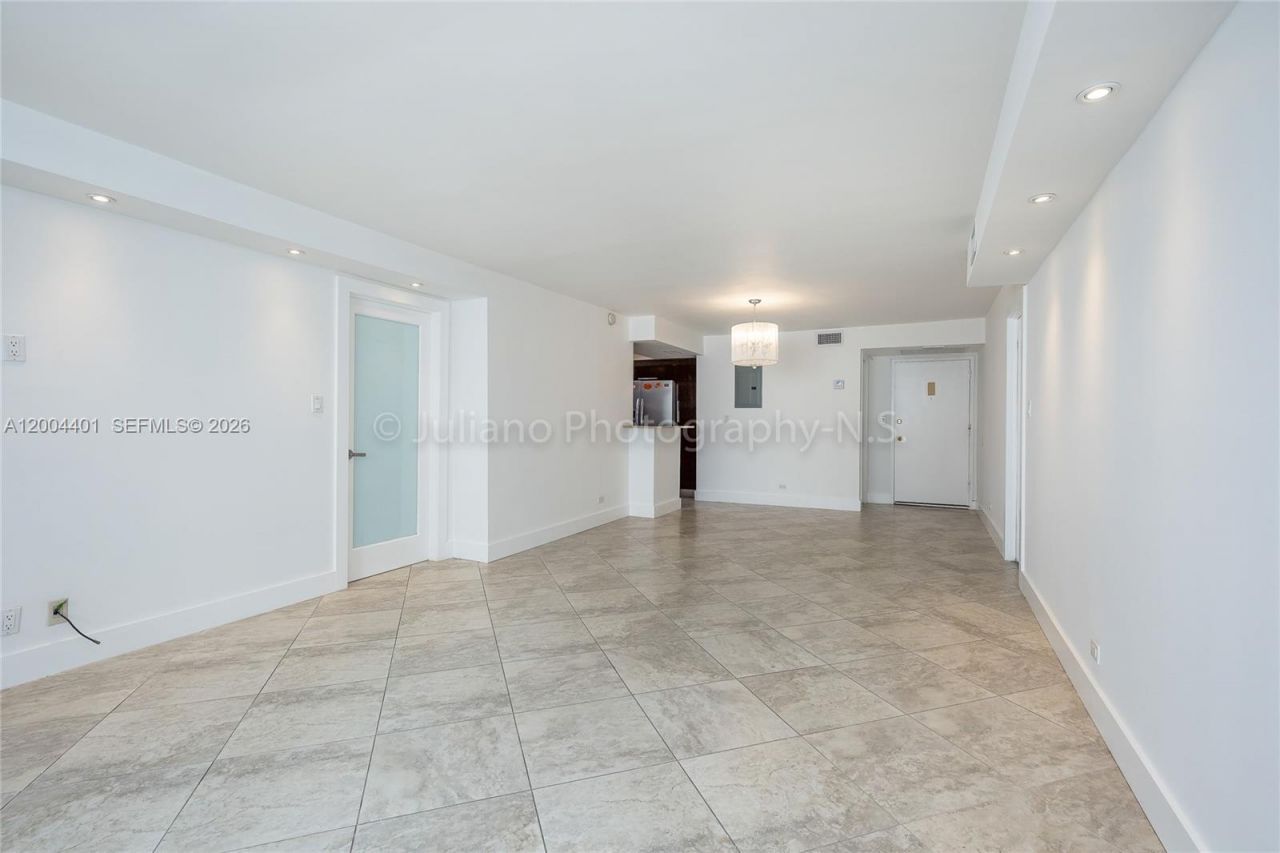 6039 Collins Ave , Unit 1415, Miami Beach, FL 33140 Photo