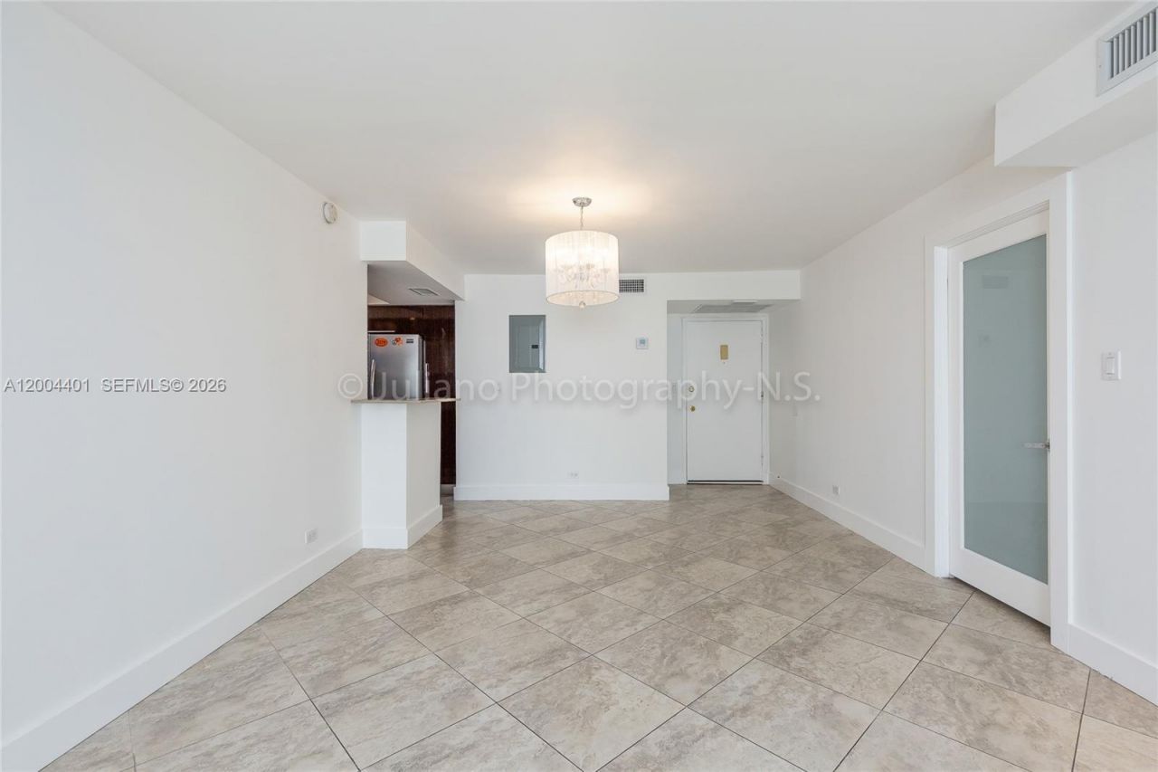 6039 Collins Ave , Unit 1415, Miami Beach, FL 33140 Photo