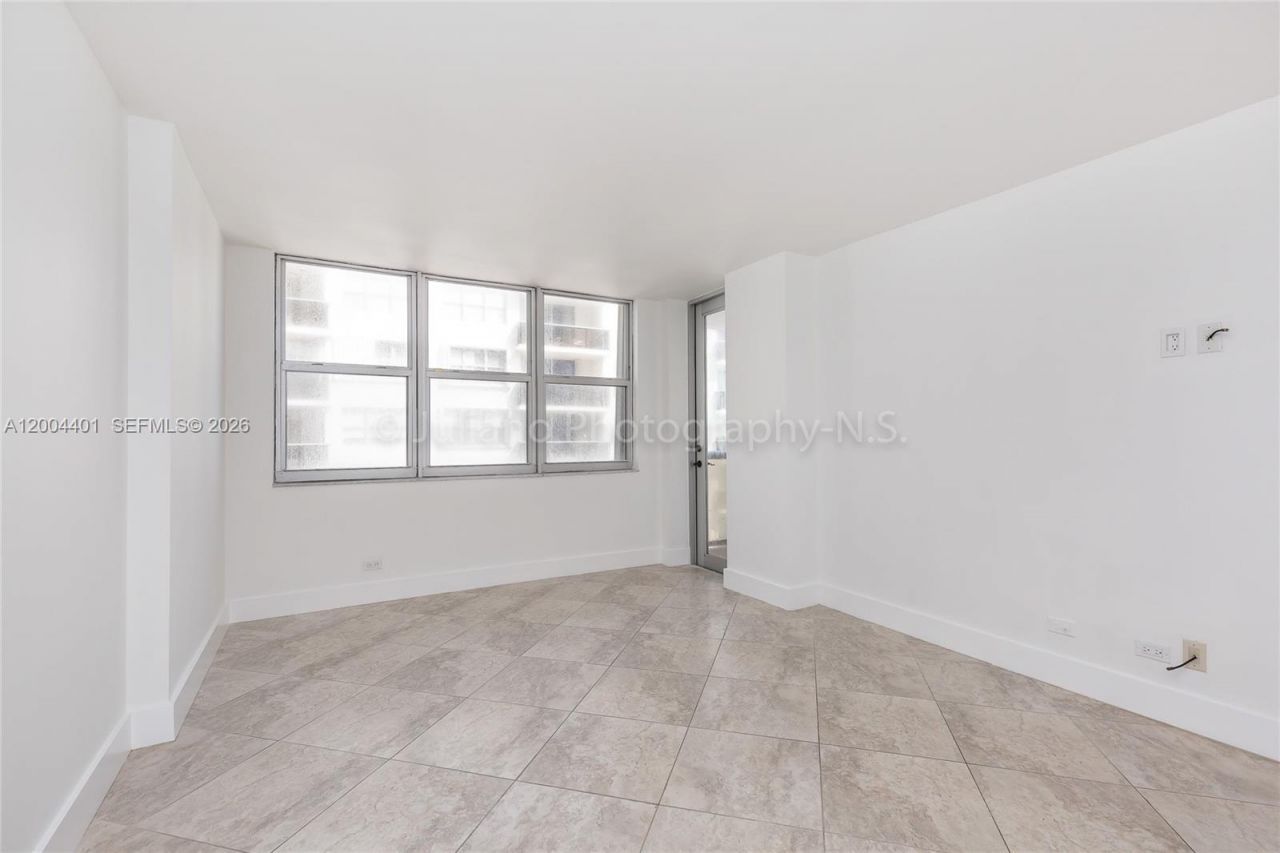 6039 Collins Ave , Unit 1415, Miami Beach, FL 33140 Photo