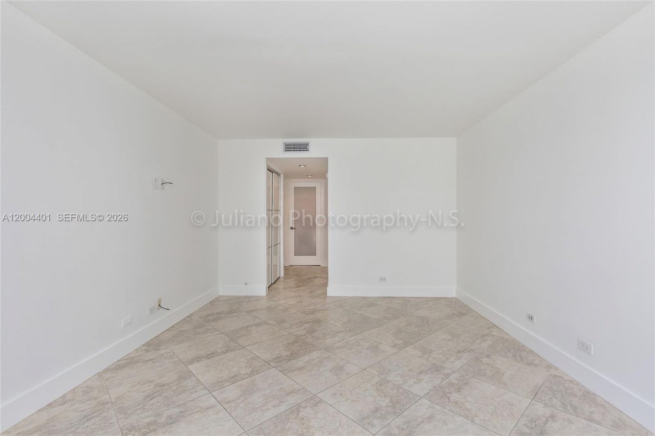 6039 Collins Ave , Unit 1415, Miami Beach, FL 33140 Photo