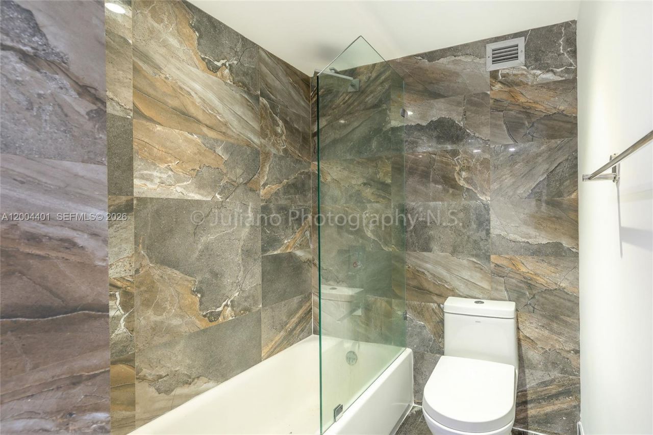 6039 Collins Ave , Unit 1415, Miami Beach, FL 33140 Photo