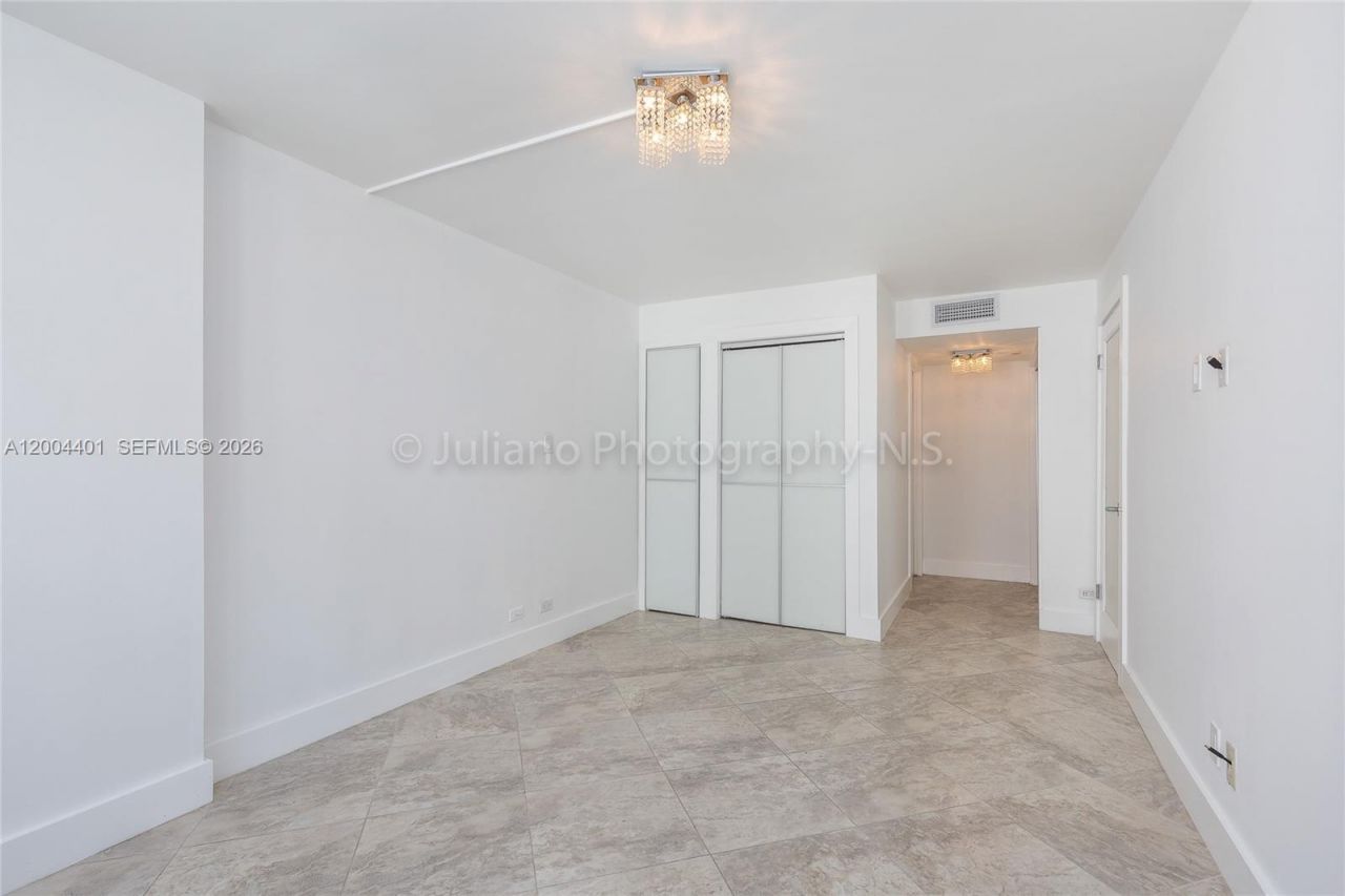 6039 Collins Ave , Unit 1415, Miami Beach, FL 33140 Photo