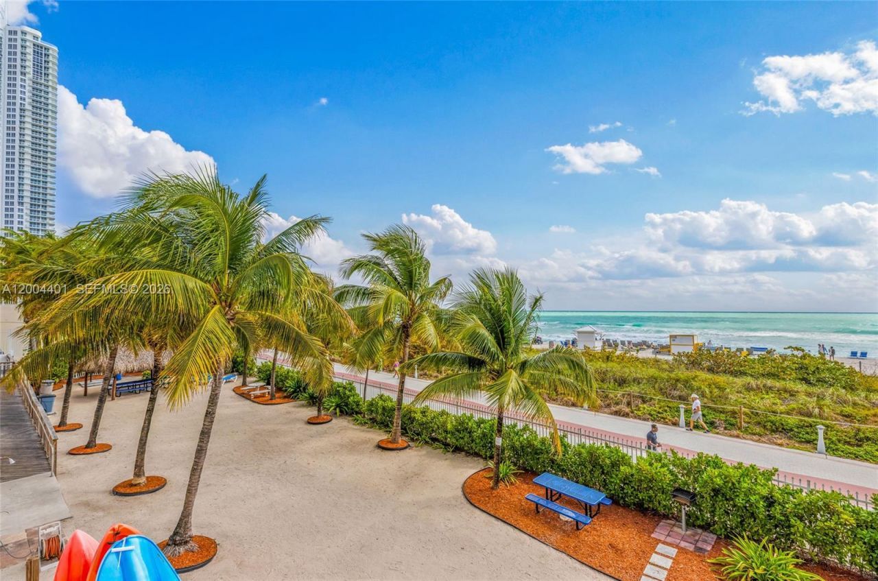 6039 Collins Ave , Unit 1415, Miami Beach, FL 33140 Photo