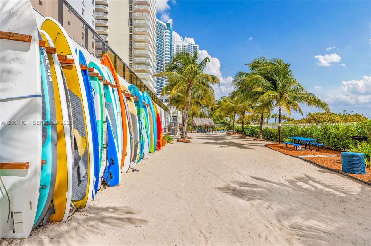 6039 Collins Ave , Unit 1415, Miami Beach, FL 33140 Photo