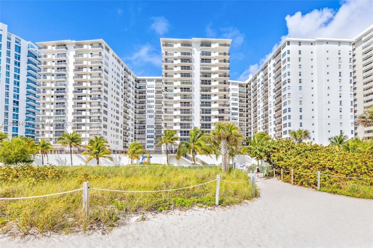6039 Collins Ave , Unit 1415, Miami Beach, FL 33140 Photo