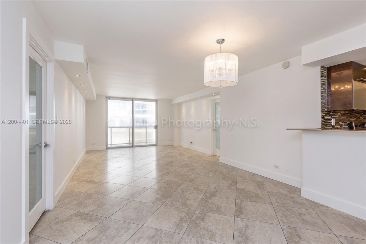 6039 Collins Ave , Unit 1415, Miami Beach, FL 33140 Photo