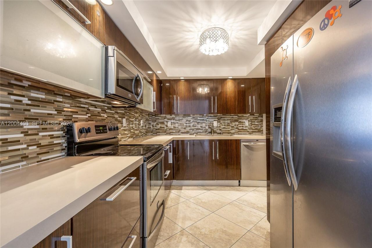 6039 Collins Ave , Unit 1415, Miami Beach, FL 33140 Photo
