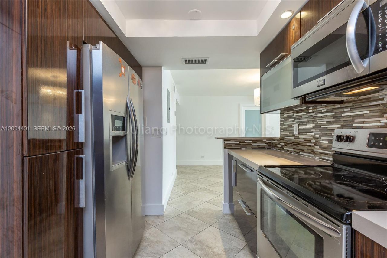 6039 Collins Ave , Unit 1415, Miami Beach, FL 33140 Photo