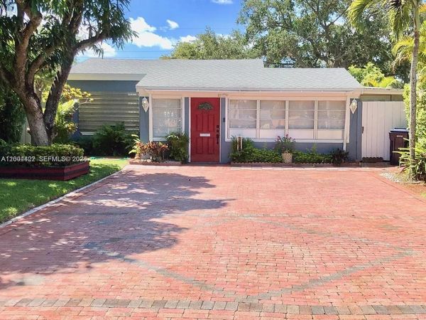 2140 NE 180th St , North Miami Beach, FL 33162