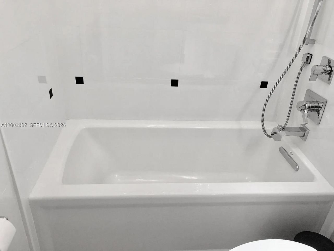 2140 NE 180th St , North Miami Beach, FL 33162 Photo