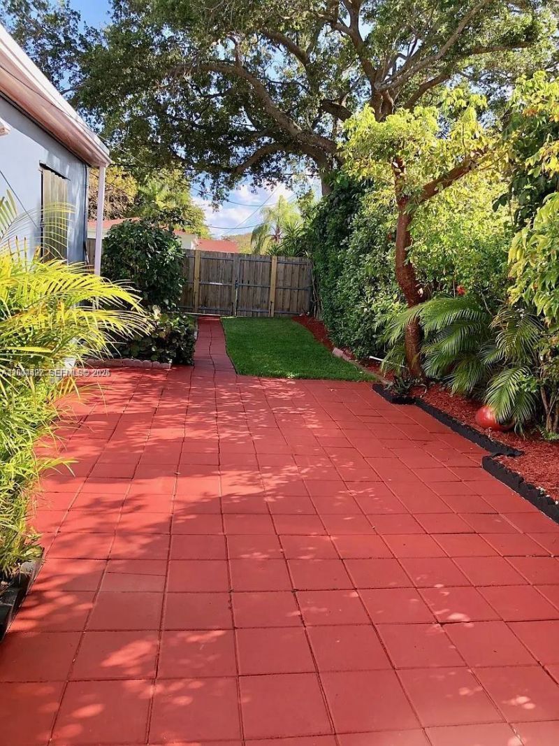 2140 NE 180th St , North Miami Beach, FL 33162 Photo