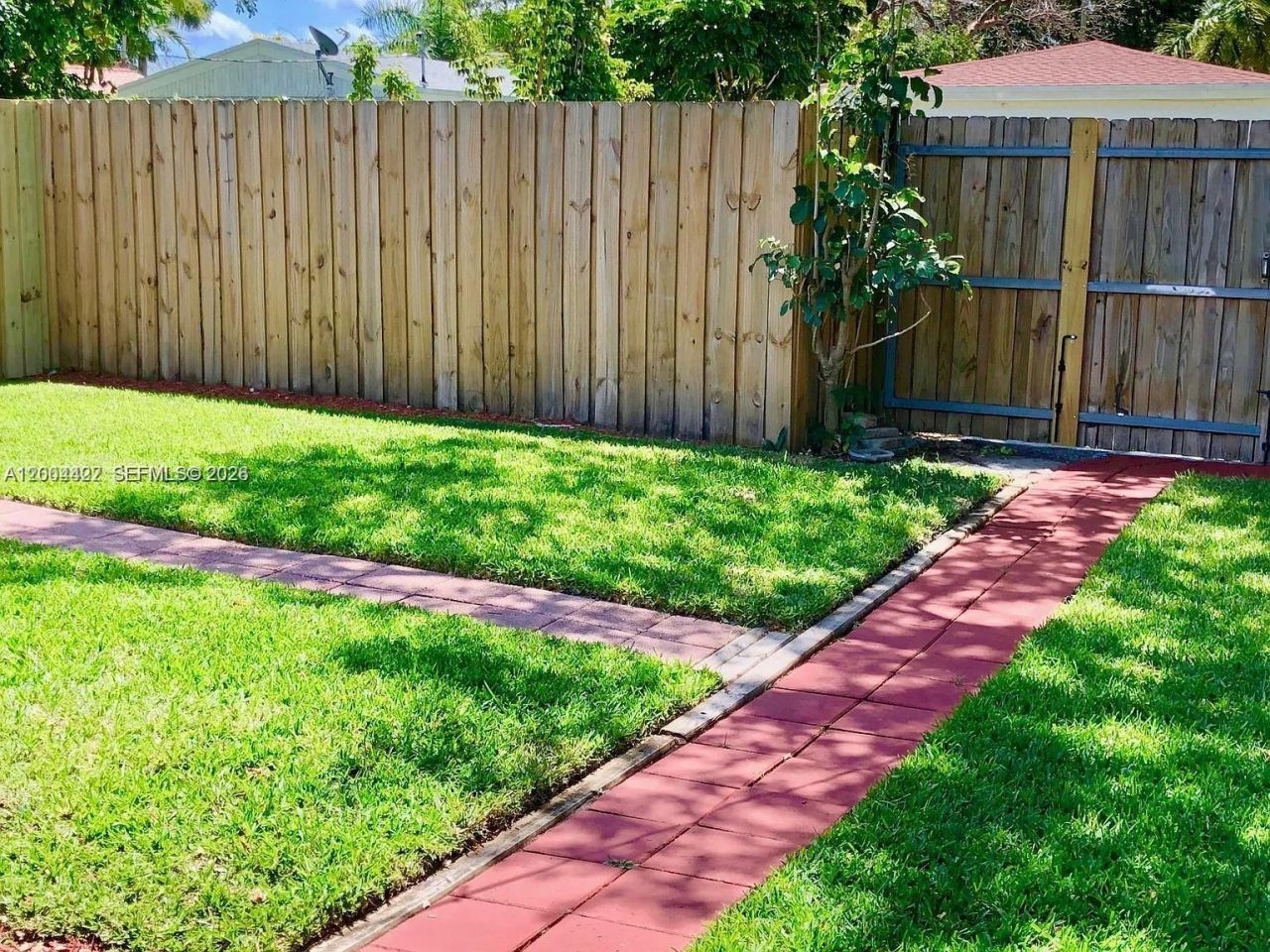 2140 NE 180th St , North Miami Beach, FL 33162 Photo