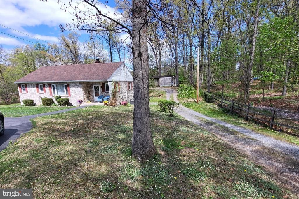 1859 1861 LEAFMORE ROAD, CHAMBERSBURG, PA 17202