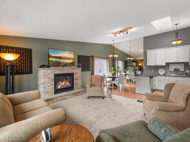 441 Dorland Road S, Maplewood, MN 55119