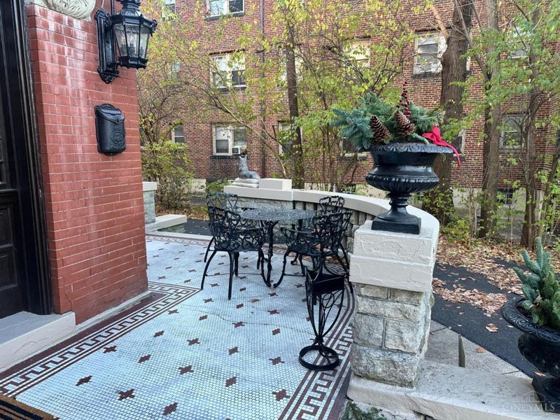 445 Ludlow Avenue, Cincinnati, OH 45220 Photo 2