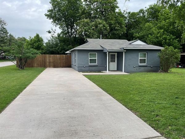 401 S Mcentire Court , White Settlement, TX 76108