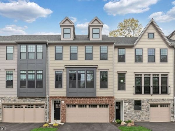 92 Cinnamon Dr, Upper Saddle River, NJ 07458