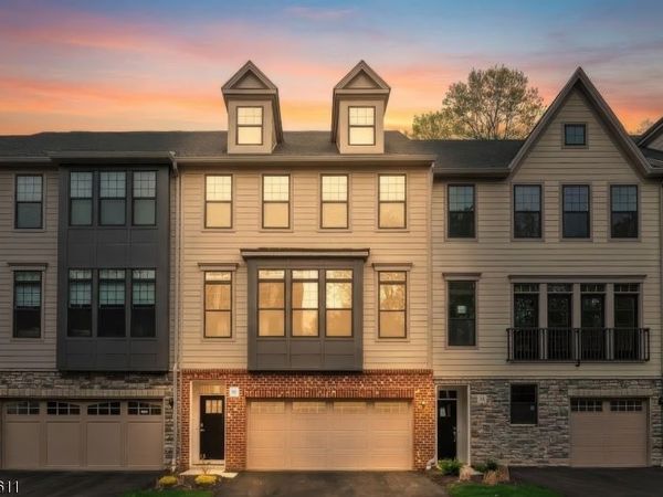 92 Cinnamon Dr, Upper Saddle River, NJ 07458
