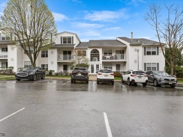 75 Crestview Ln, Mount Arlington, NJ 07856