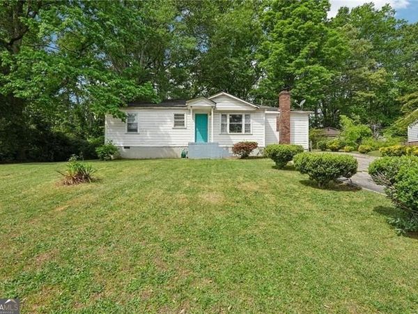 6300 Sweetbriar Drive SW, Mableton, GA 30126