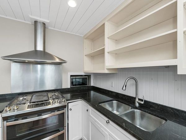 18 Bennett St, Unit 2, Manchester, MA 01944