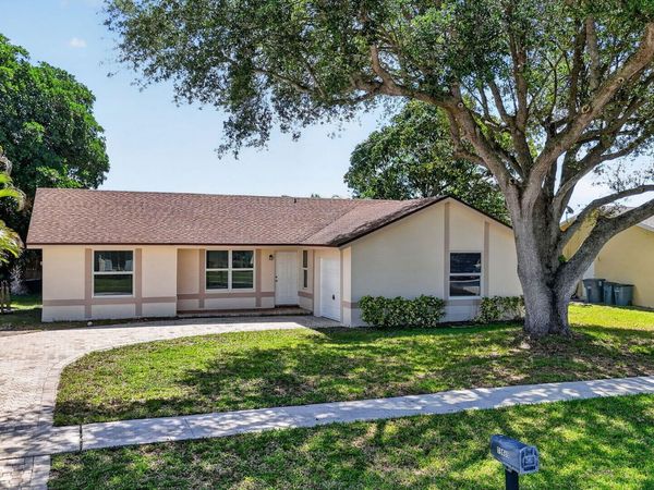 19486 Delaware Circle, Boca Raton, FL 33434