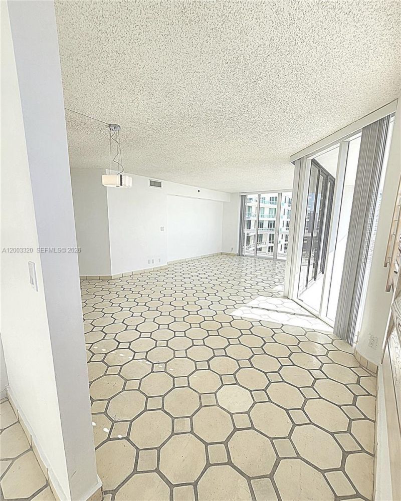 20185 E Country Club Dr , Unit 2505, Aventura, FL 33180 Photo