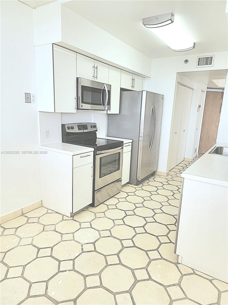20185 E Country Club Dr , Unit 2505, Aventura, FL 33180 Photo