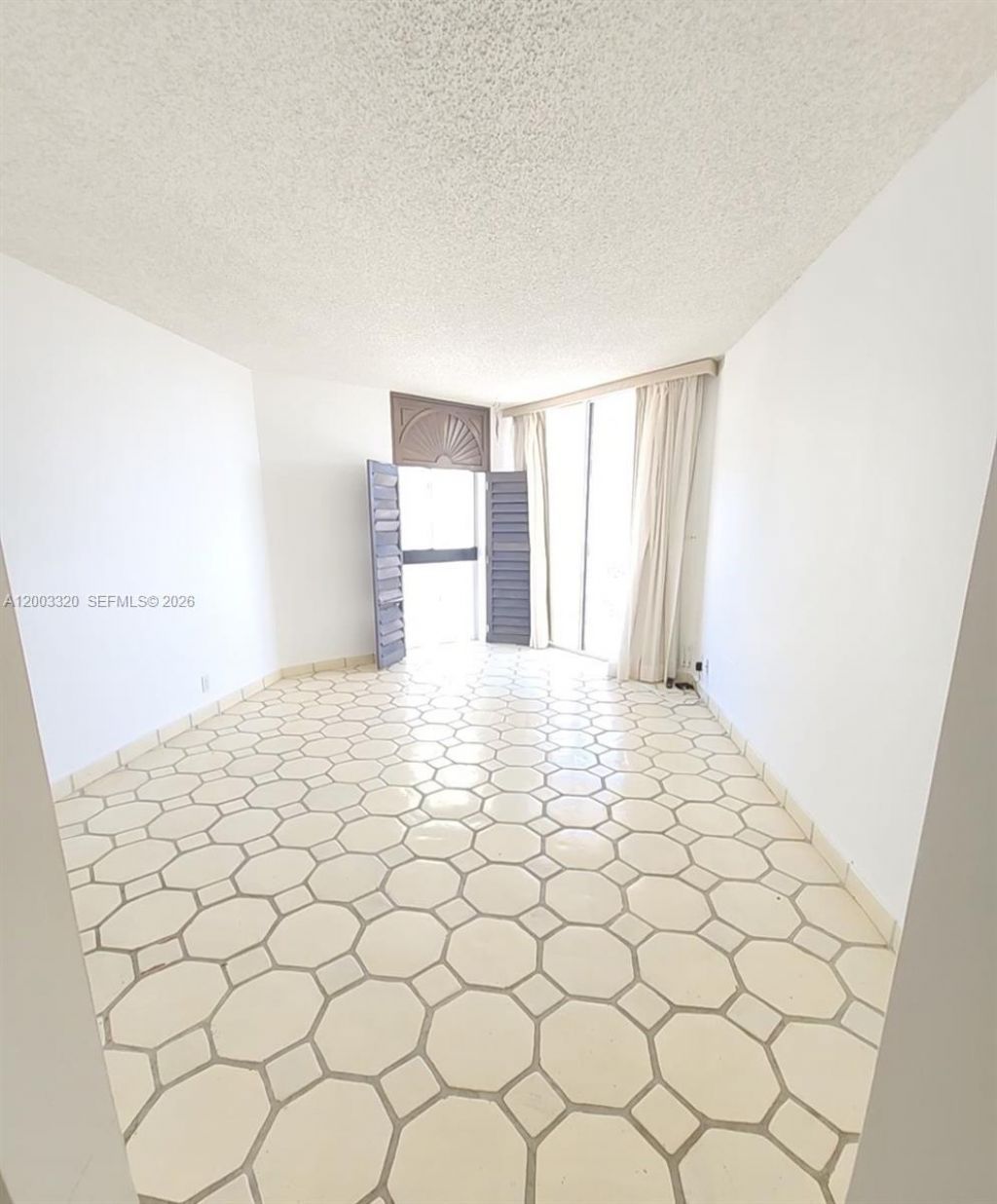 20185 E Country Club Dr , Unit 2505, Aventura, FL 33180 Photo