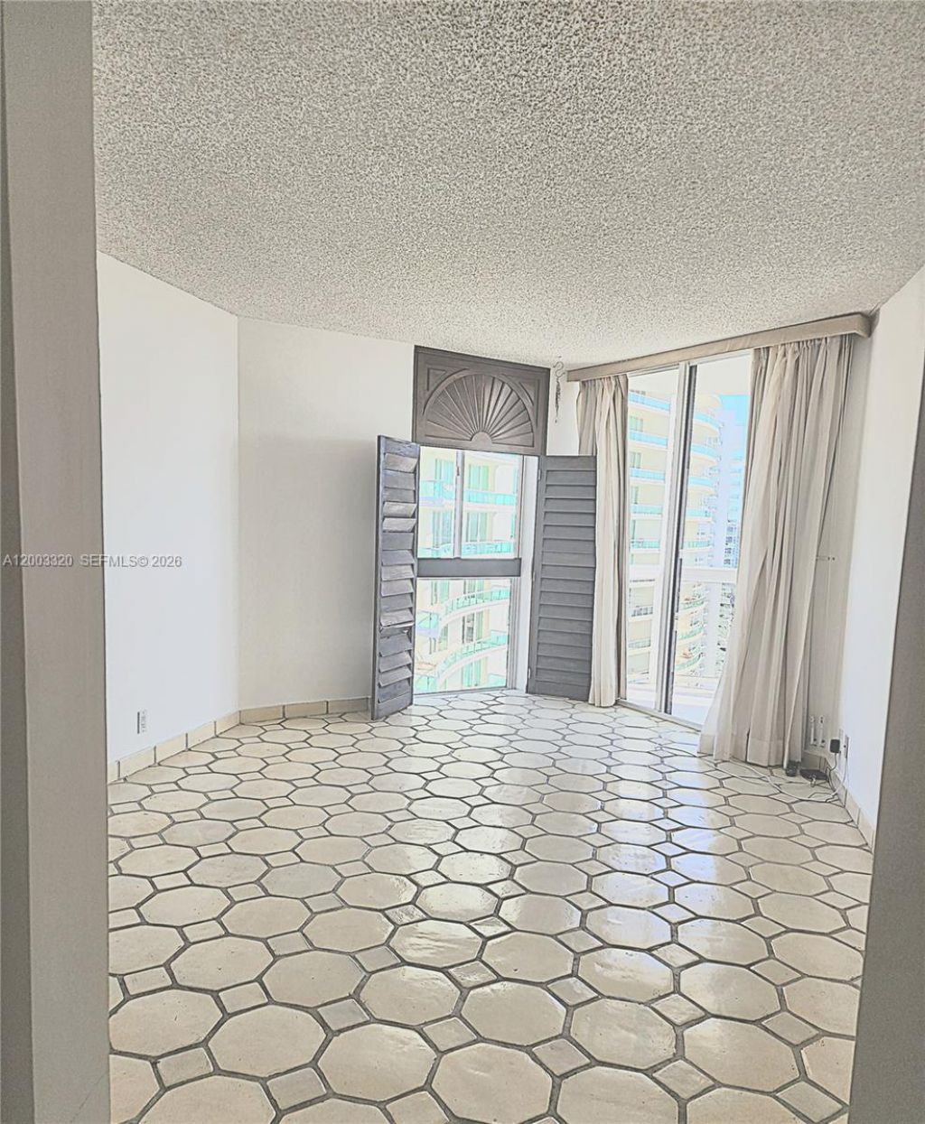 20185 E Country Club Dr , Unit 2505, Aventura, FL 33180 Photo