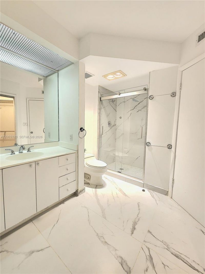 20185 E Country Club Dr , Unit 2505, Aventura, FL 33180 Photo