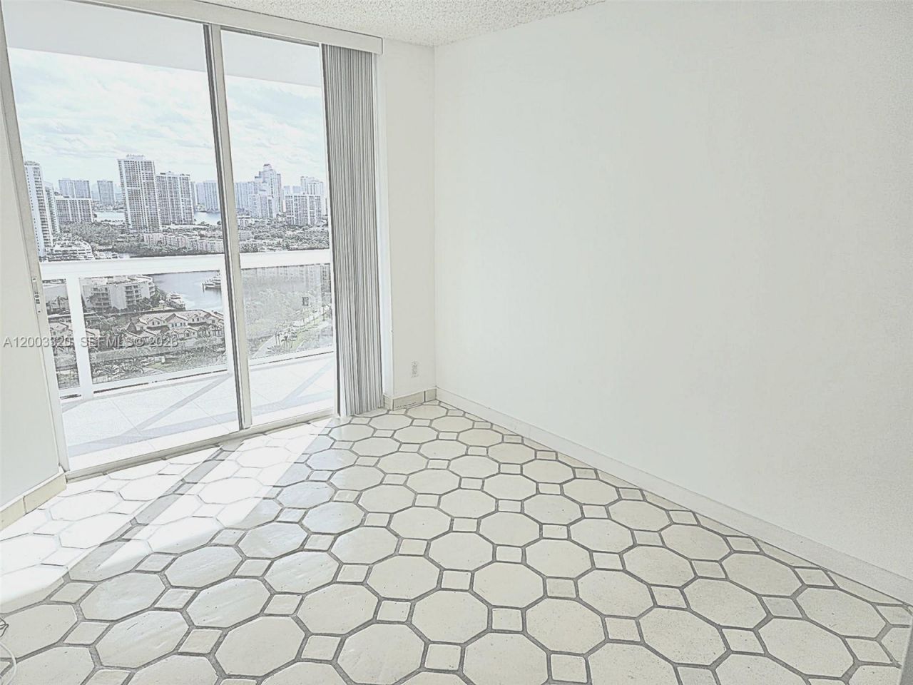 20185 E Country Club Dr , Unit 2505, Aventura, FL 33180 Photo